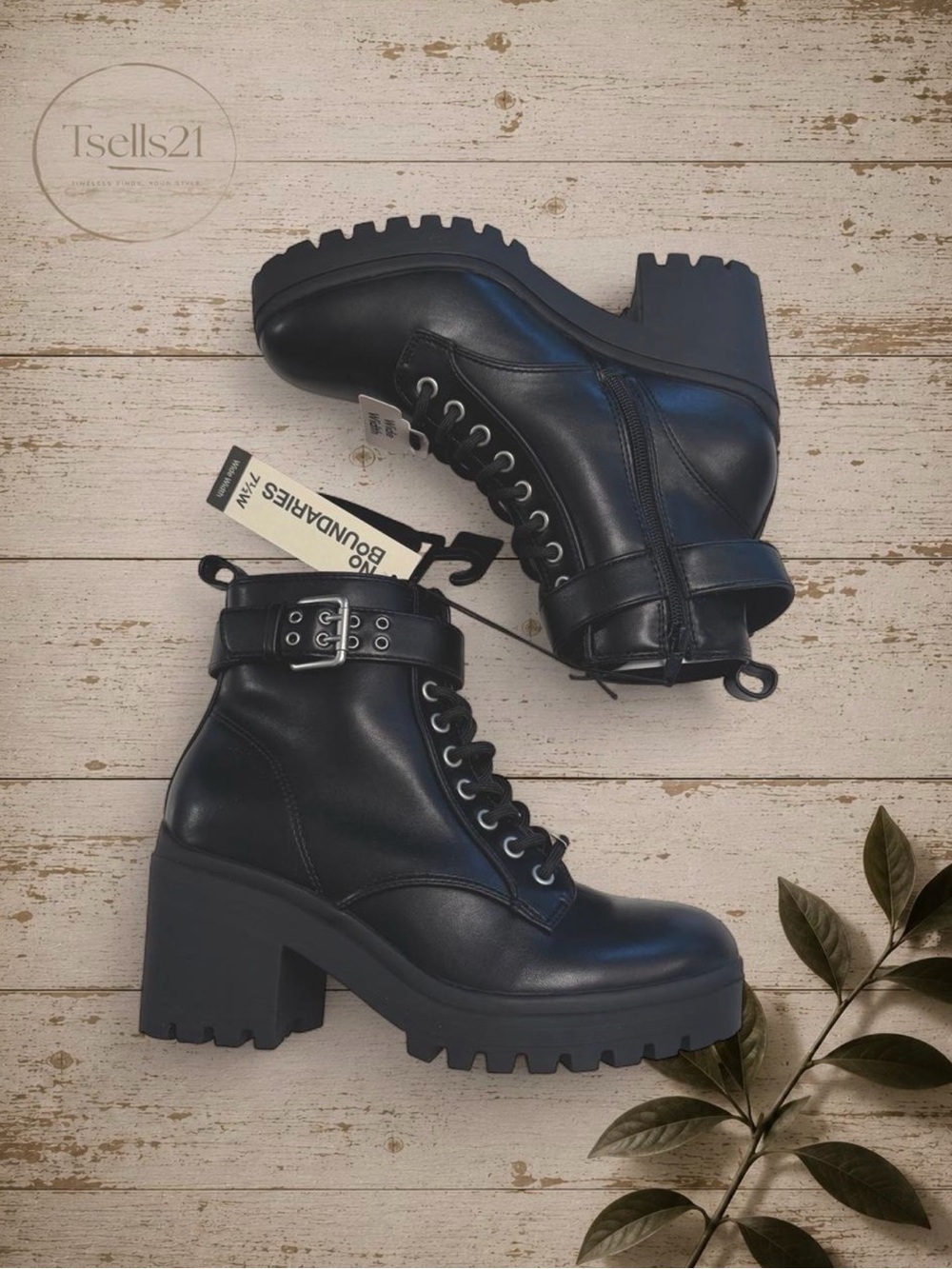 NWT No Boundaries Black Chunky Lace-Up Moto Combat Boots - Size 7.5W
